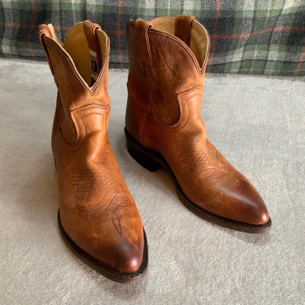 Frye Billy Short Western Boots Cognac Leather Pointed Toe Ankle Boot Womens 7 B